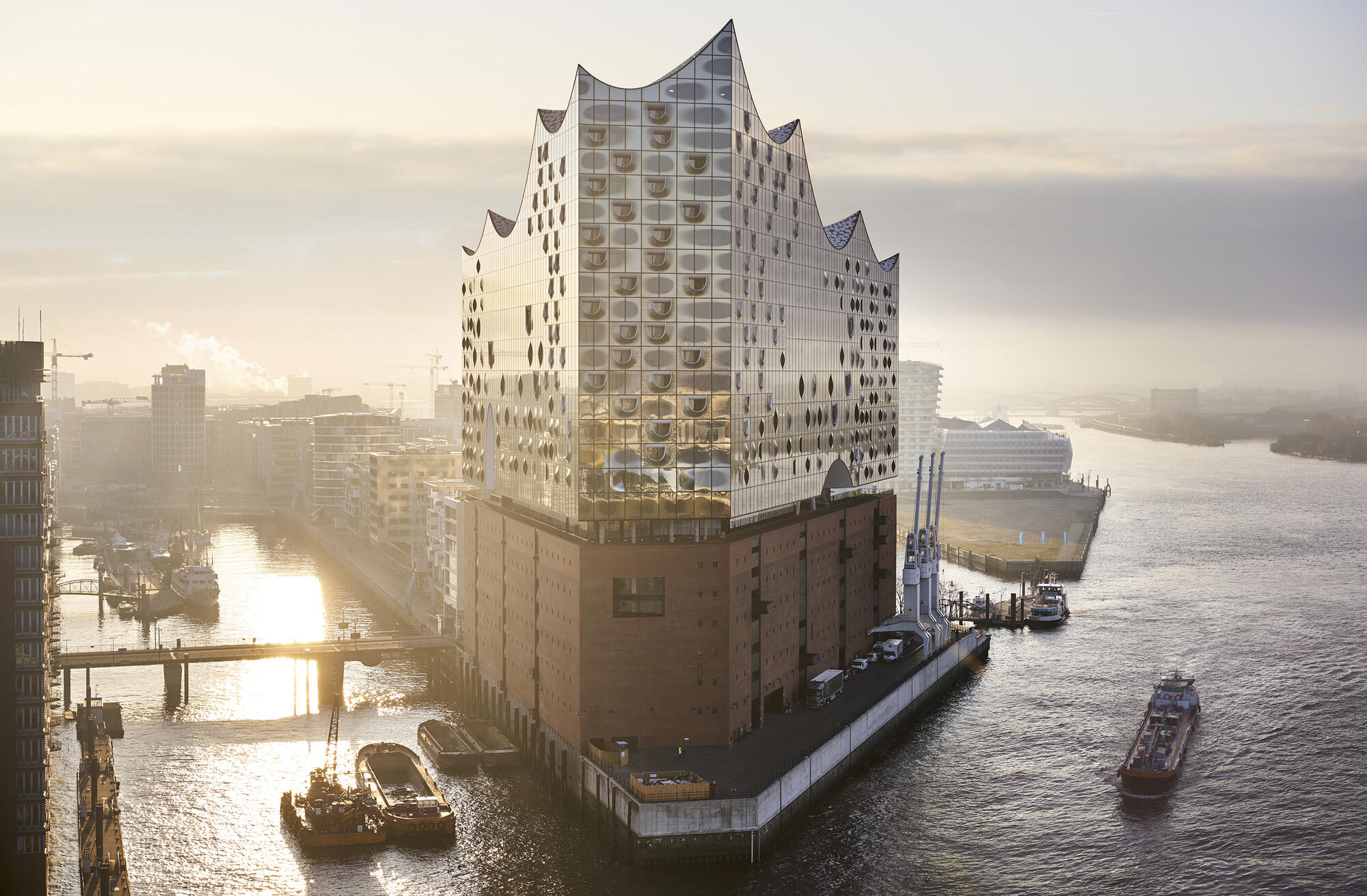 DAS TRADITIONSREICHE 4* HOTEL HAFEN HAMBURG & KANSAS CITY SYMPHONIKER IN DER ELBPHILHARMONIE